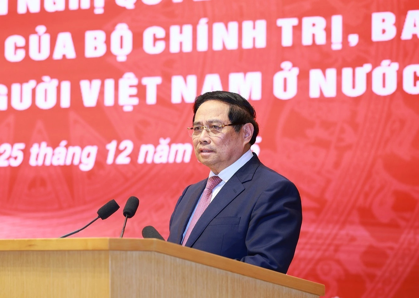 Kien quyet dau tranh voi hanh vi loi dung cong