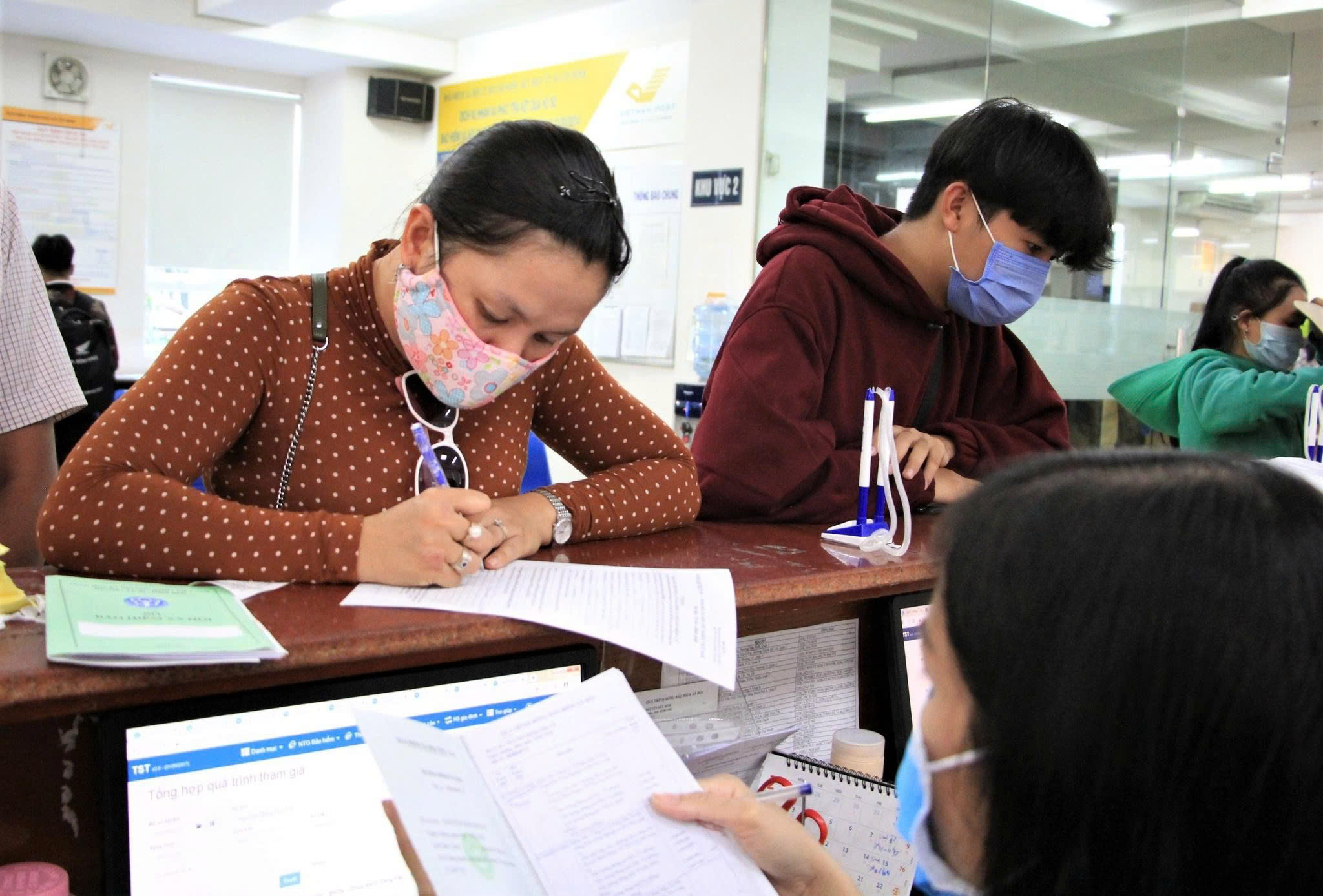 Kinh doanh online, có mã số thuế cá nhân phải đóng bảo hiểm xã hội bắt buộc? 1 Kinh doanh online, có mã số thuế cá nhân phải đóng bảo hiểm xã hội bắt buộc? - Ảnh 1.