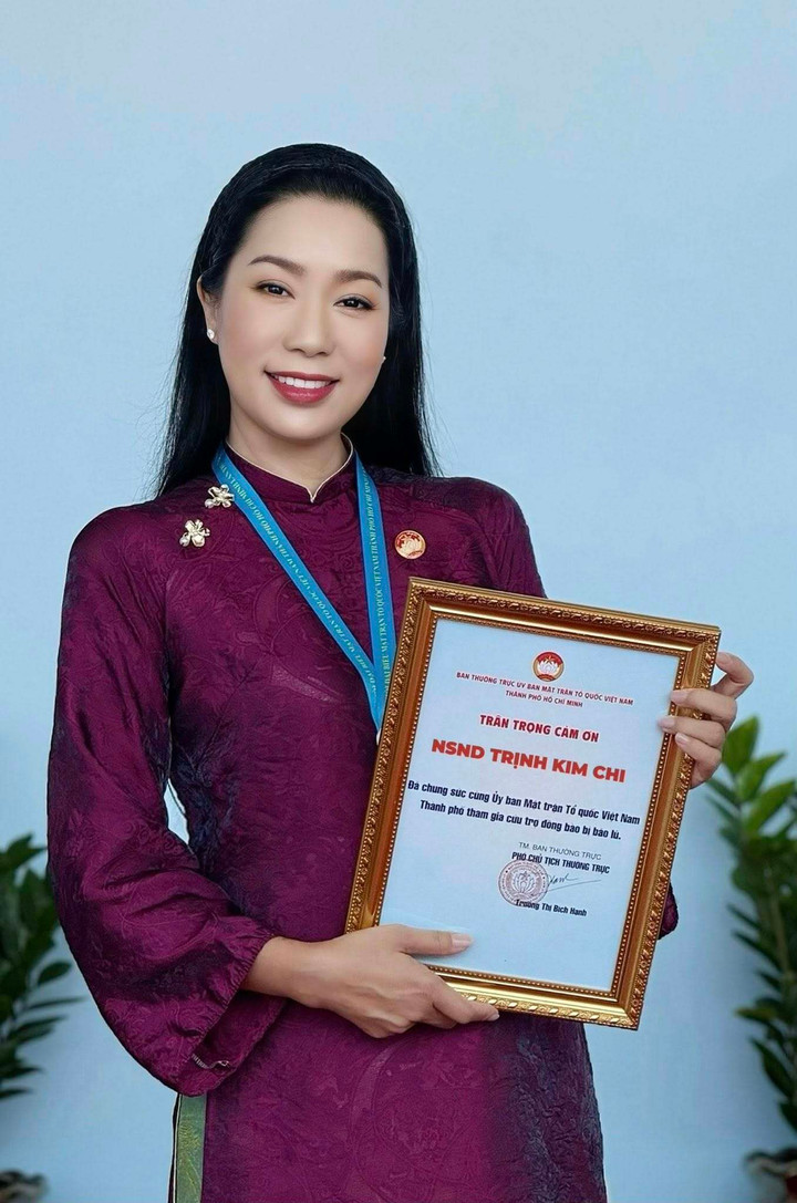 Á hậu Việt học tiến sĩ ở tuổi 54: Là giám đốc sân khấu kịch, hôn nhân viên mãn- Ảnh 3.