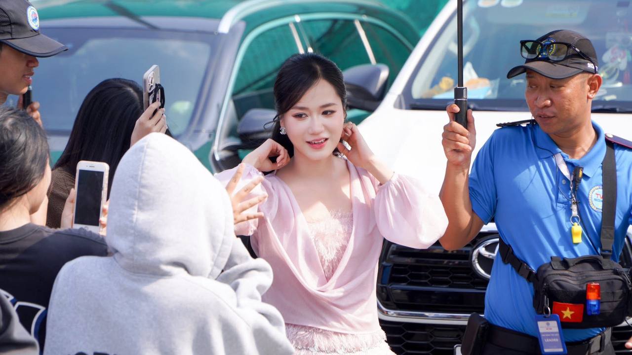 Lâm Vỹ Dạ lại trẻ măng, đôi chân hoá ra cũng thuộc hàng cực phẩm!- Ảnh 2.