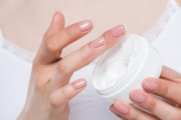 Làm gì để chăm sóc da khi thời tiết chuyển mùa?