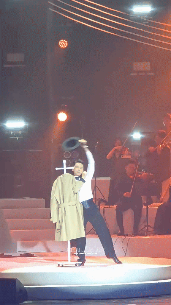 Ngại hộ nam ca sĩ bán vé đắt ngang ngửa Mỹ Tâm: Làm gì khó coi vậy trời?- Ảnh 3. Ngại hộ nam ca sĩ bán vé đắt ngang ngửa Mỹ Tâm: Làm gì khó coi vậy trời?- Ảnh 3.