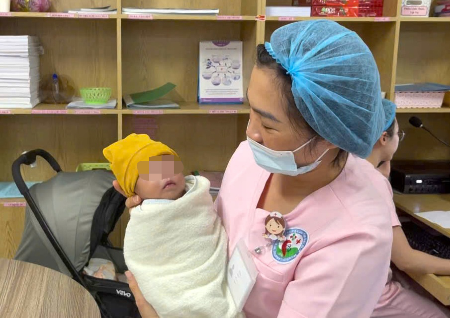 Làm rõ hồ sơ nhận nuôi bé sơ sinh bị bỏ rơi ở Gia Lai - Ảnh 1.