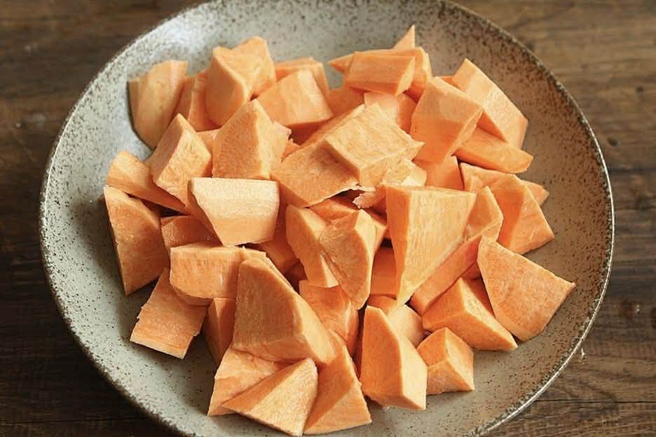 Ngoài nướng thì có 4 cách chế biến khoai lang ngon và độc đáo: Làm siêu nhanh có thể dùng ăn sáng, trưa hoặc bữa xế- Ảnh 4.