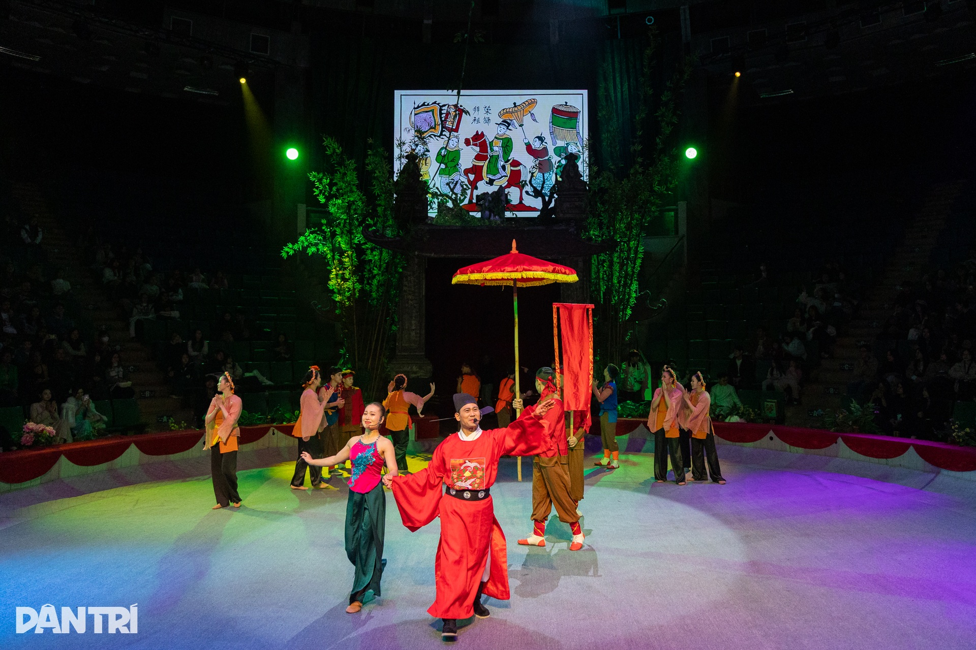 Làm sống lại tranh Đông Hồ Đám cưới chuột, Hứng dừa qua diễn xiếc - 1