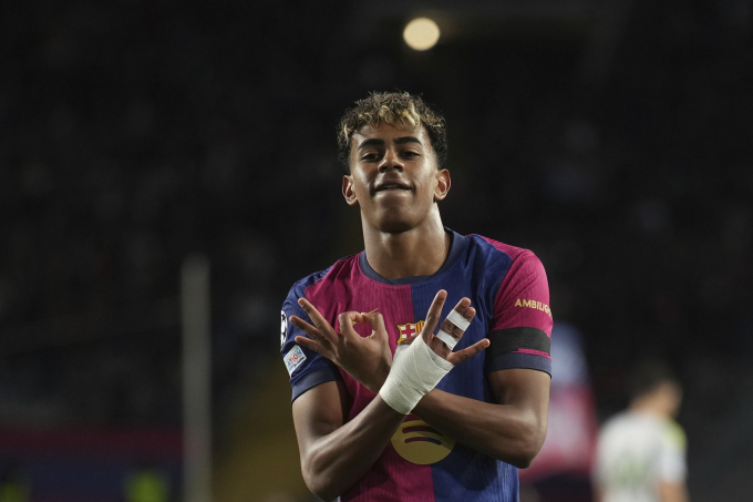 Lamine Yamal ăn mừng sau khi ghi bàn trong trận Barca gặp Benfica ở vòng 1/8 Champions League, trên sân Olympic ở Barcelona, Tây Ban Nha ngày 11/3/2025. Ảnh: AP