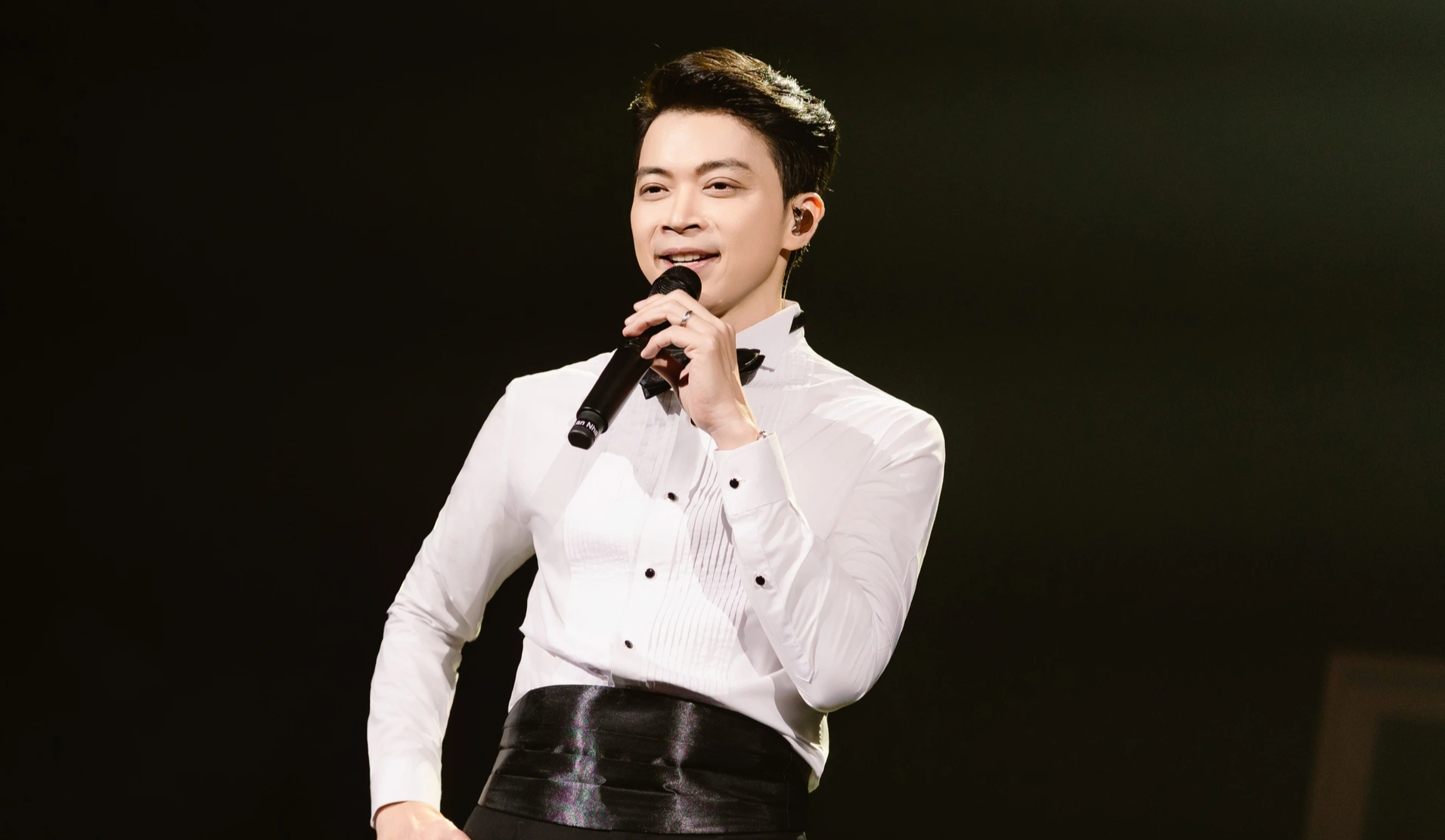 Lân Nhã thăng hoa cùng NSND Tấn Minh, Hương Tràm trong concert 15 năm ca hát - Ảnh 1.