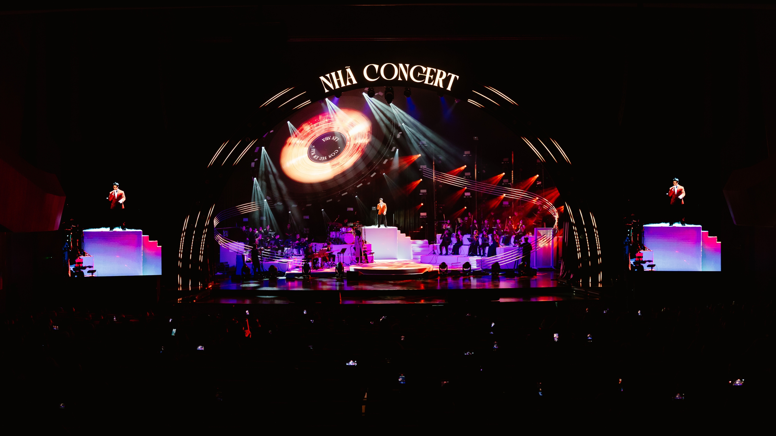 Lân Nhã thăng hoa cùng NSND Tấn Minh, Hương Tràm trong concert 15 năm ca hát - Ảnh 2.