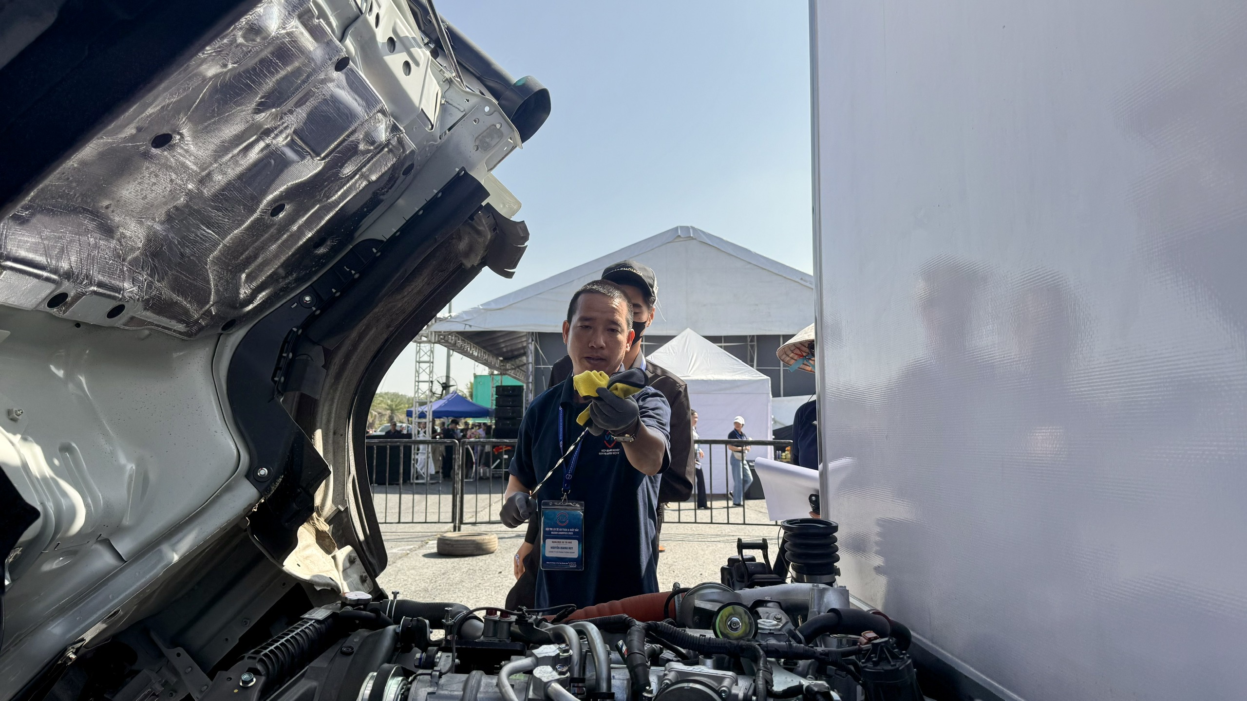 Lần đầu tiên thi lái xe an toàn xe tải, container ở TP.HCM- Ảnh 1. Lần đầu tiên thi lái xe an toàn xe tải, container ở TP.HCM- Ảnh 1.