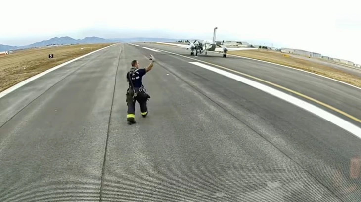 tự động hạ cánh - Ảnh 1.