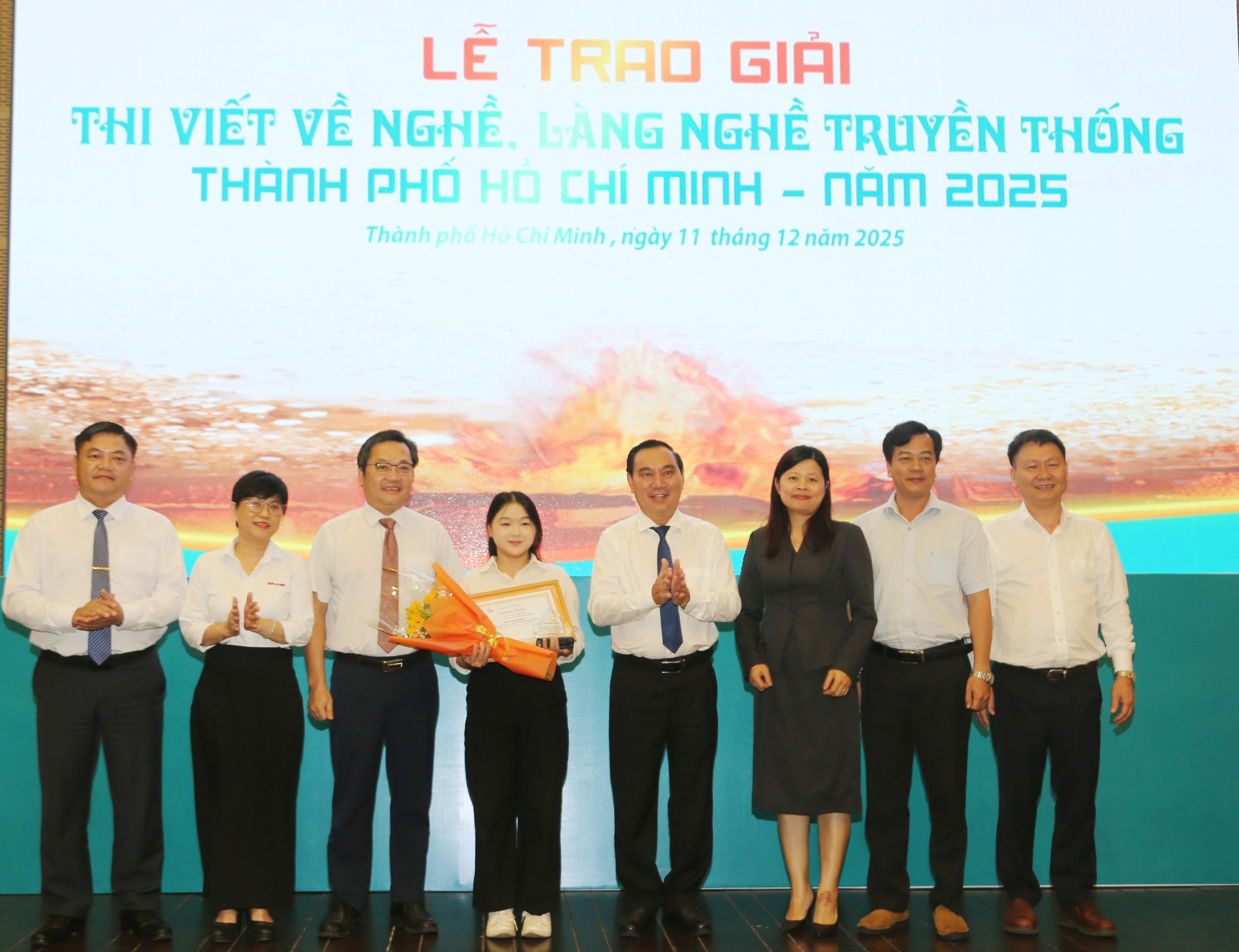 Lan tỏa tình yêu nghề, làng nghề truyền thống - Ảnh 1.