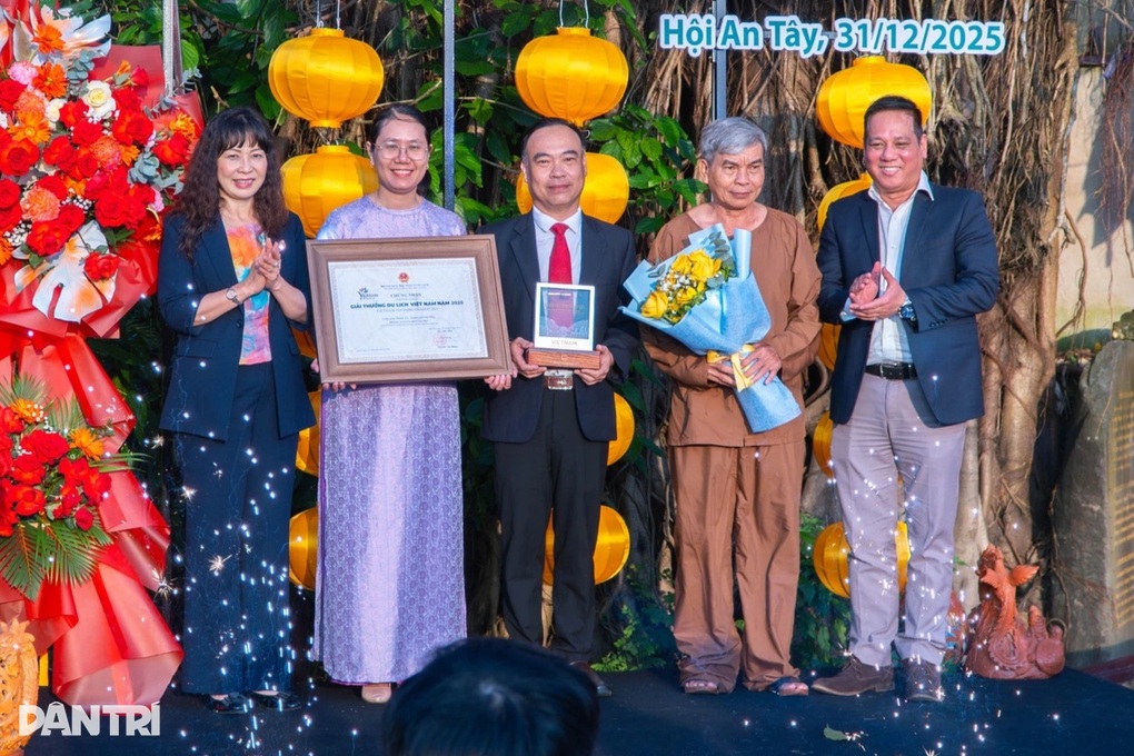 Làng gốm 500 tuổi nhận giải thưởng điểm du lịch cộng đồng tốt nhất năm 2025 - 1