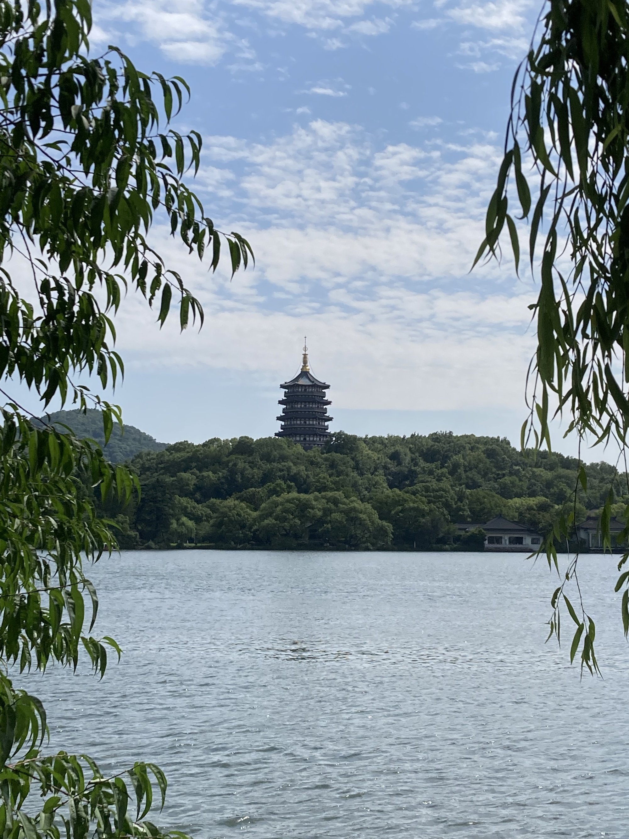 Lặng ngắm viên ngọc Hàng Châu 1 Lặng ngắm viên ngọc Hàng Châu - Ảnh 1.