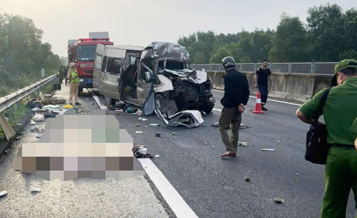 Lãnh đạo Đà Nẵng thăm các nạn nhân vụ tai nạn xe khách và đầu kéo trên cao tốc, 4 người chết 2 Lãnh đạo Đà Nẵng thăm các nạn nhân vụ tai nạn xe khách và đầu kéo trên cao tốc, 4 người chết - Ảnh 3.