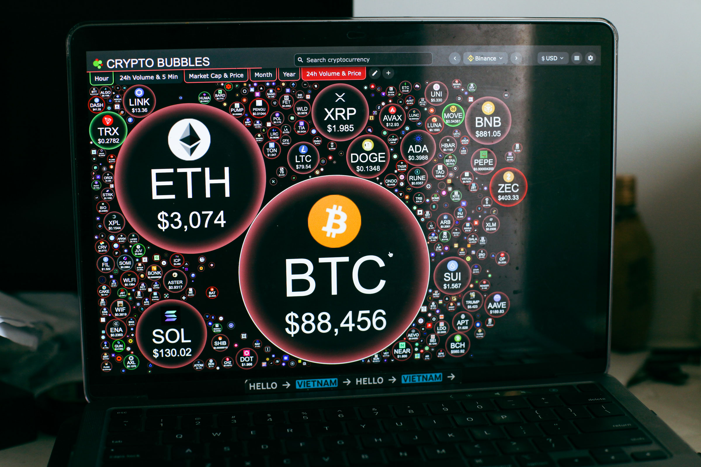 Giá Bitcoin hôm nay 15.12.2025: BTC lao dốc đi ngược giá vàng  - Ảnh 1.