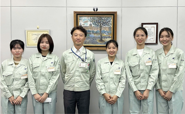 Lao động hồi hương chật vật tìm việc - Ảnh 1.