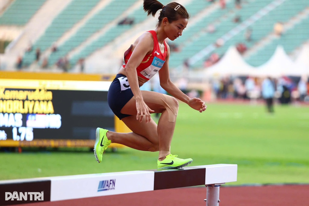 Lập kỷ lục HCV, Nguyễn Thị Oanh rơi nước mắt khi Thu Hằng nói lời chia tay - 1