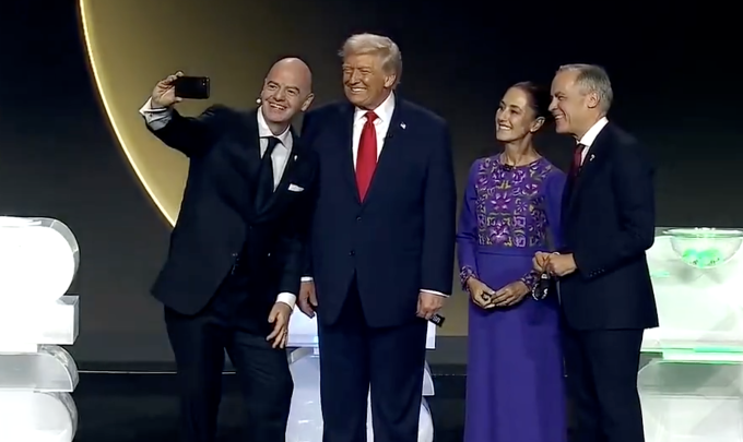 Chủ tịch Infantino chụp ảnh selfie với các Tổng thống Mỹ, Mexico và Thủ tướng Canada. Ảnh chụp màn hình