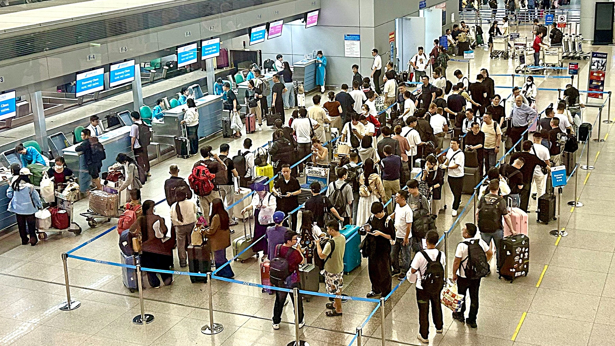 Lịch nghỉ Tết dương lịch gấp gáp, lúng túng chọn đi xa hay gần - Ảnh 1.