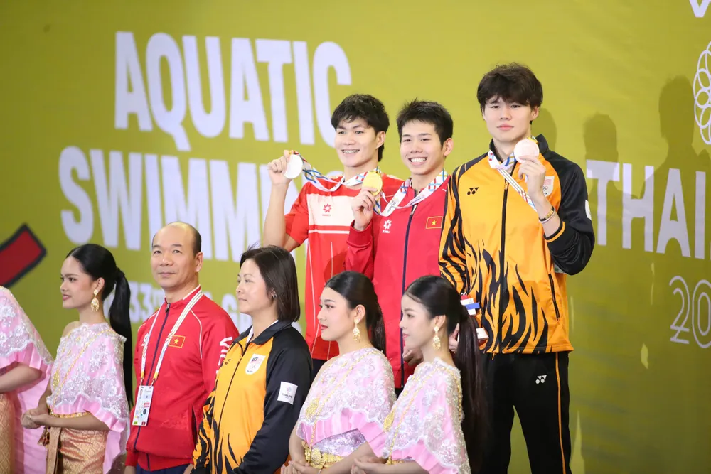 Các kình ngư Việt Nam tỏa sáng trên đường đua xanh. Ảnh: TN. lich-thi-dau-sea-games-ngay-13-12-the-thao-viet-nam-bung-no-huy-chuong (2).jpg