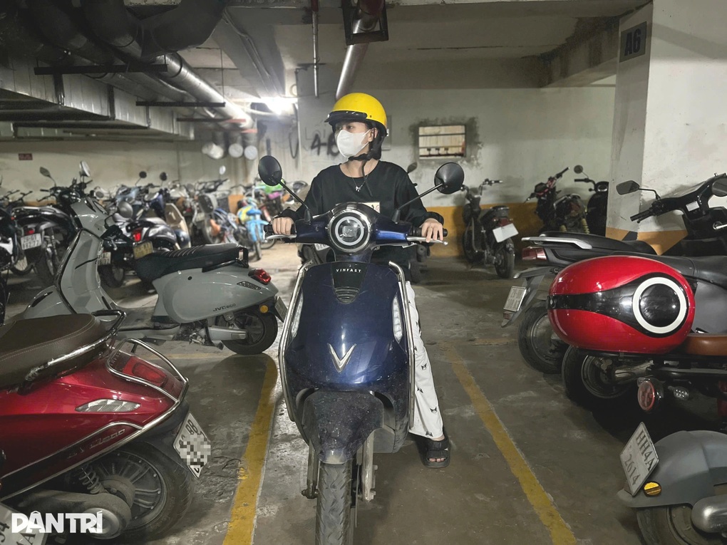 Liên tiếp những chung cư ở Hà Nội cấm gửi xe điện - 1