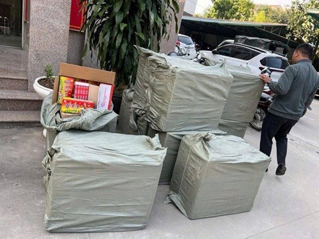 Liên tiếp phát hiện hàng trăm kiện pháo nổ trái phép - 1