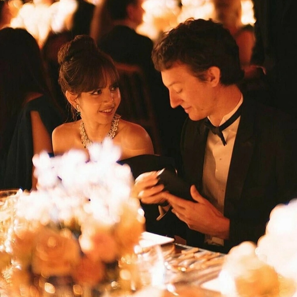 Lisa và bạn trai hẹn hò tại câu lạc bộ thoát y - 2