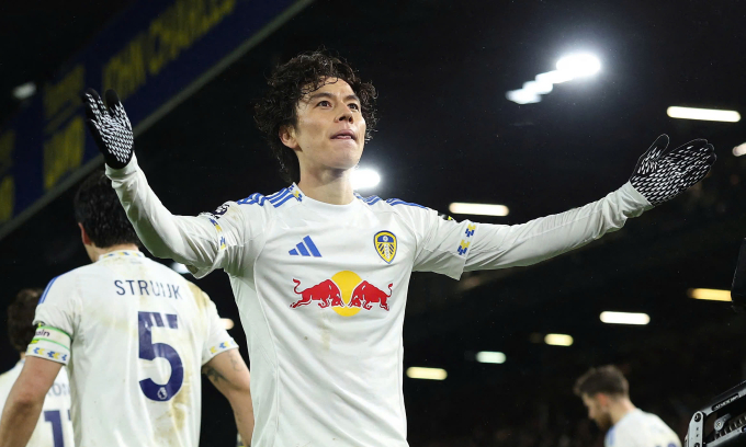 Tiền vệ Ao Tanaka mừng bàn gỡ hòa 3-3 cho Leeds trước Liverpool trên sân Elland Road, thành phố Leeds, Vương quốc Anh, vòng 15 Ngoại hạng Anh tối 6/12/2025. Ảnh: Reuters