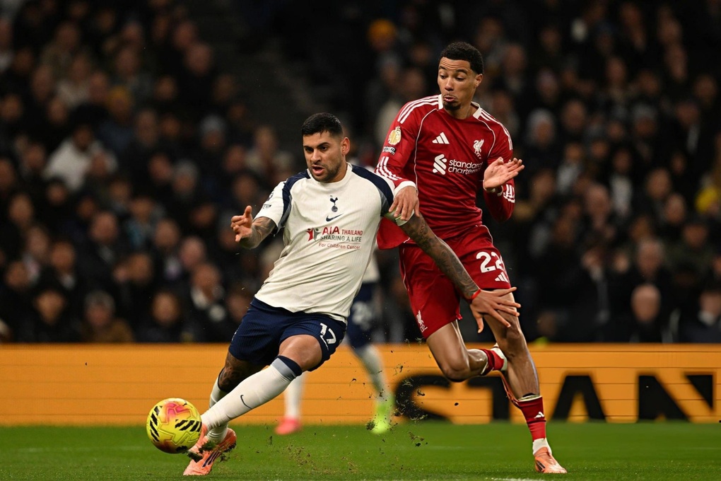 Liverpool hạ Tottenham trong trận cầu hai thẻ đỏ - 1