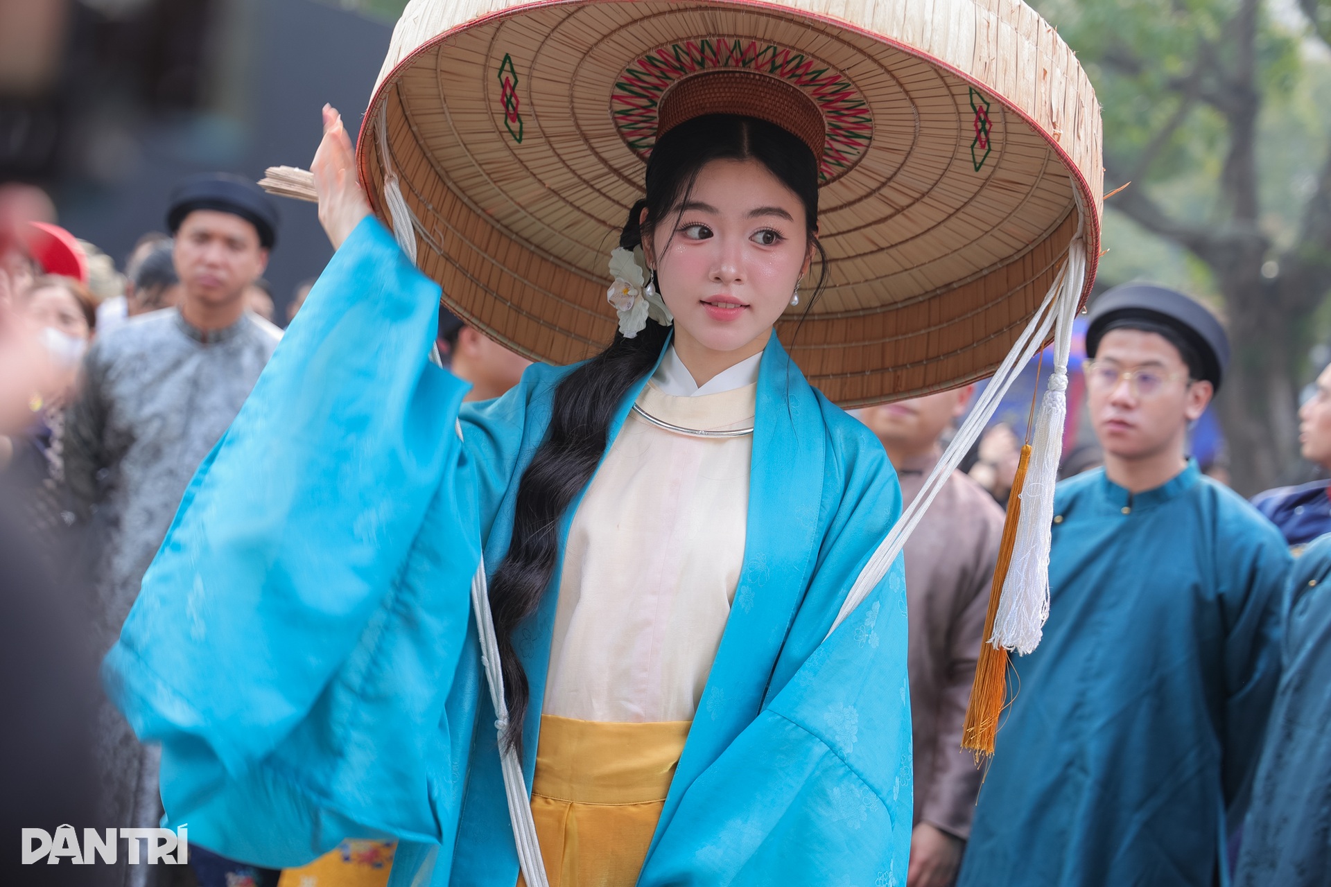 Lọ Lem xinh đẹp, khí chất như tiểu thư quyền quý trên phố đi bộ Hồ Gươm - 1 Lọ Lem xinh đẹp, khí chất như tiểu thư quyền quý trên phố đi bộ Hồ Gươm - 1