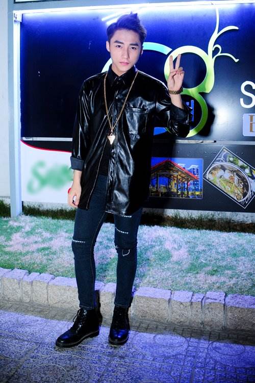 Lộ ảnh hiếm thời Sơn Tùng M-TP đi hát hội chợ, 1 ánh nhìn Lộ ảnh hiếm thời Sơn Tùng M-TP đi hát hội chợ, 1 ánh nhìn