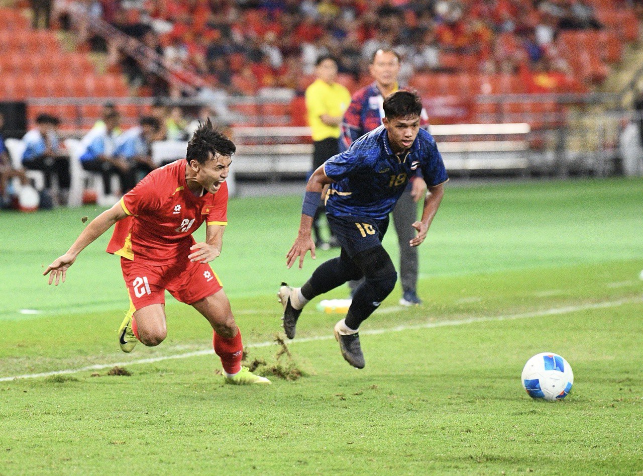 Phỏng vấn cầu thủ U22 Việt Nam: Lộ lý do ngược dòng kịch tính khiến U22 Thái Lan 