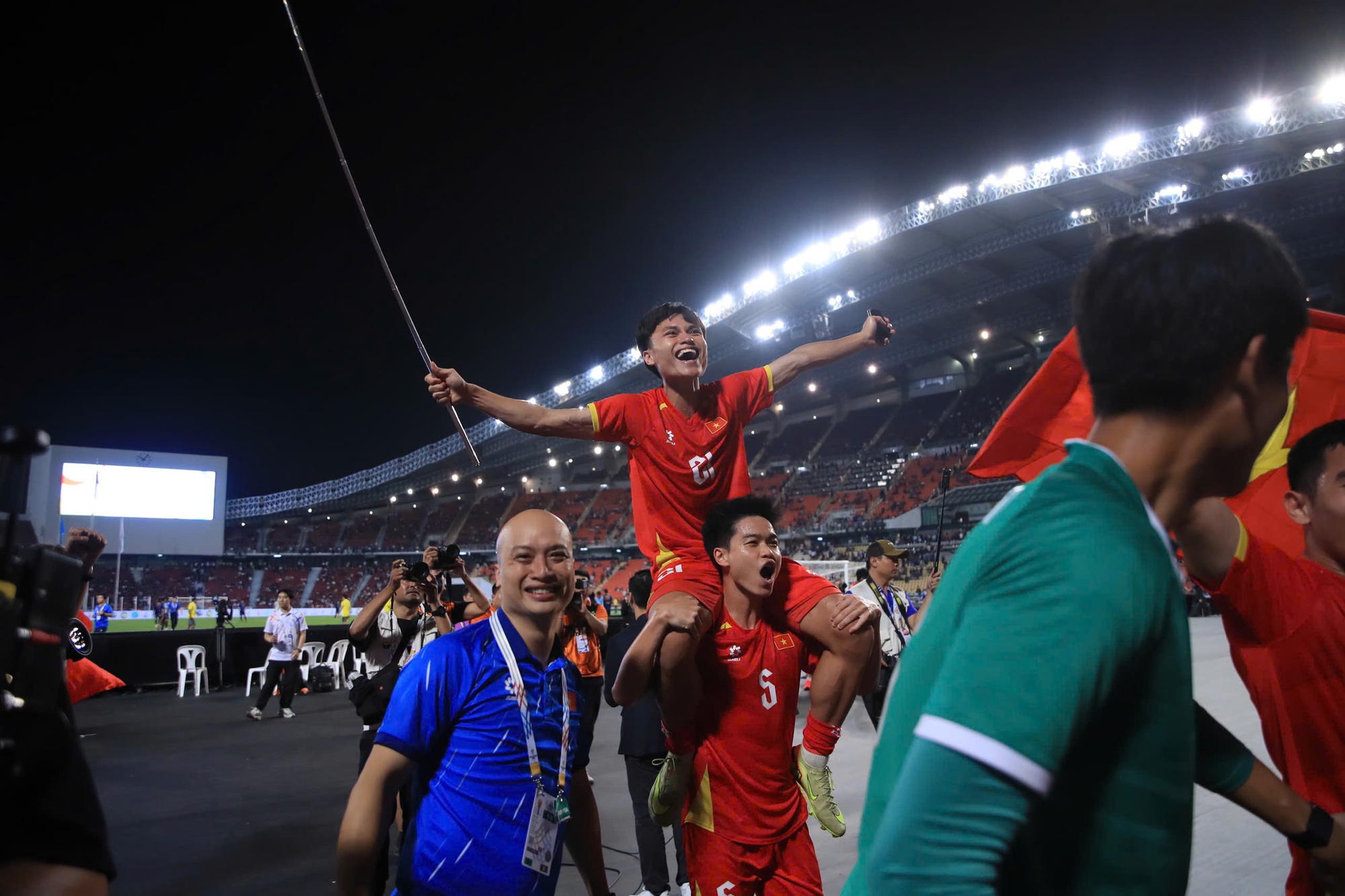 Phỏng vấn cầu thủ U22 Việt Nam: Lộ lý do ngược dòng kịch tính khiến U22 Thái Lan 