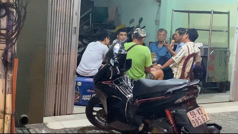 Loa kẹo kéo hết làm phiền, xóm giềng an giấc - Ảnh 1.