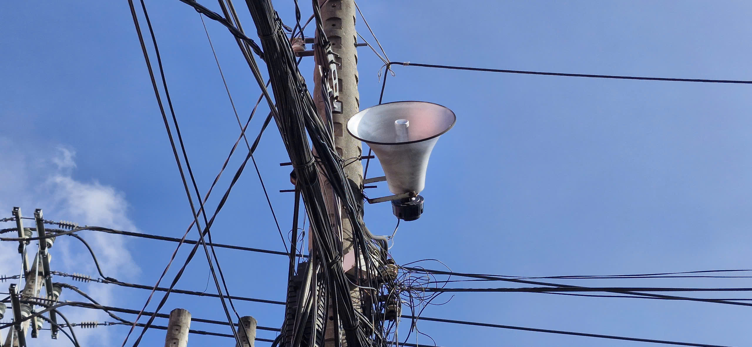 Loa phường hư vẫn phát rè rè suốt ngày, có bị phạt gây tiếng ồn không? - Ảnh 1.