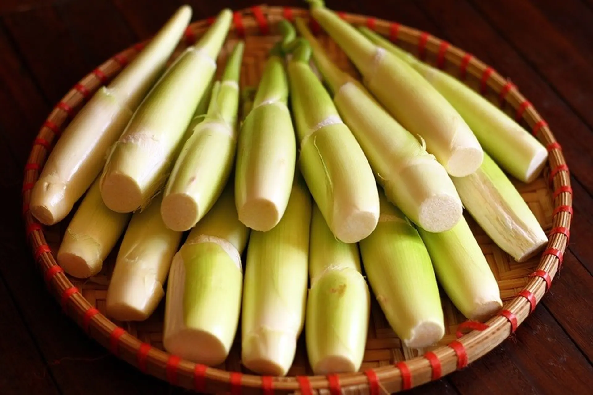 Loại củ mệnh danh là amp;#34;nhân sâm nướcamp;#34;, mọc từ bùn đất quê, nay là đặc sản ở thành phố, xào hay kho đều ngon - 1