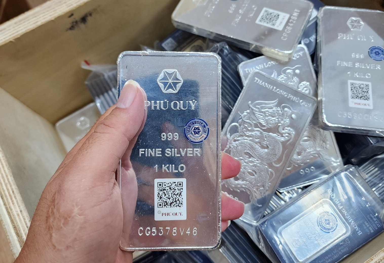 Loạn giá bạc 'sang tay'- Ảnh 2.