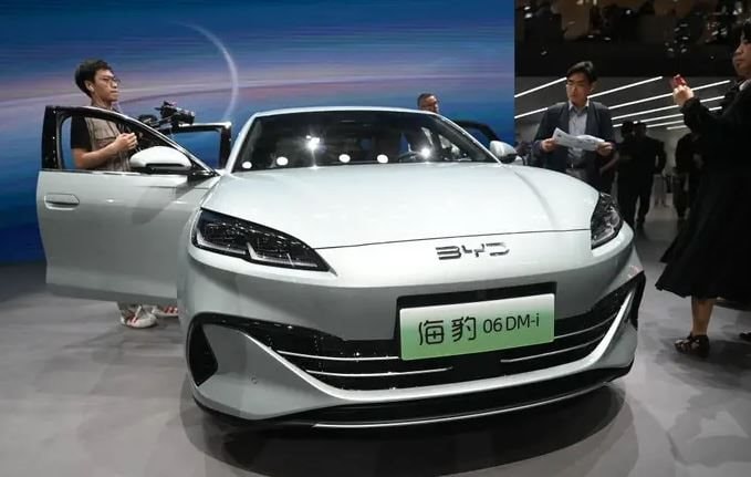 Thời hoàng kim của xe xăng quay trở lại: Loạt hãng lớn từ bỏ xe điện vì không thể bù lỗ, người dân thờ ơ với EV vì trợ cấp không còn- Ảnh 1.