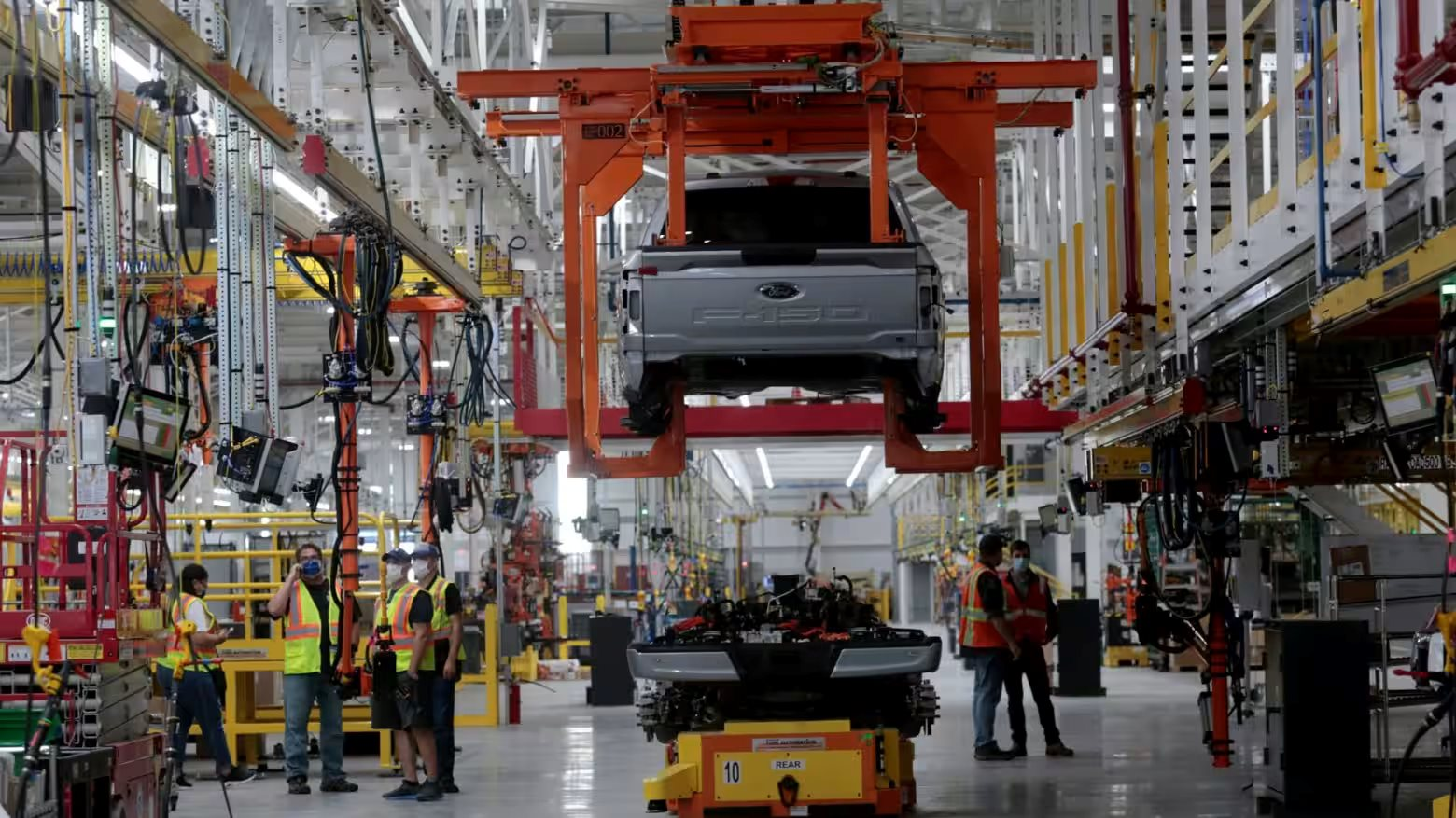 Cú sốc xe điện: Loạt nhà sản xuất pin và xe ô tô tại châu Á quay xe, điều chỉnh kế hoạch, xe xăng và hybrid dự kiến sẽ hồi sinh- Ảnh 1.