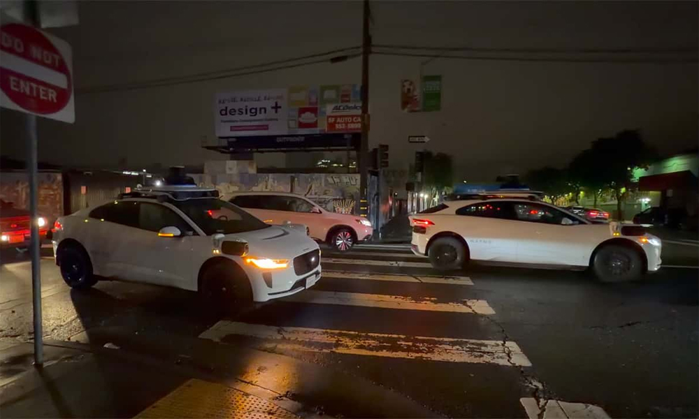 Loạt taxi tự lái bất động giữa đường vì đèn giao thông tắt