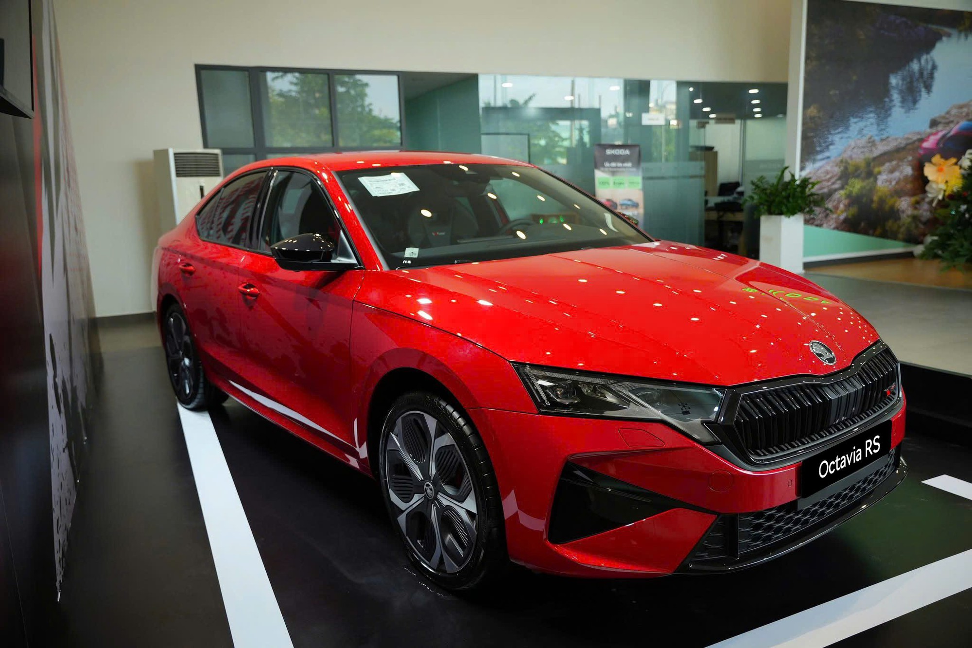 Loạt xe mới đã về Việt Nam vẫn chưa ra mắt: Phần lớn là xe hybrid, có cả mẫu đời trước top doanh số 13 xe mới - Ảnh 13.