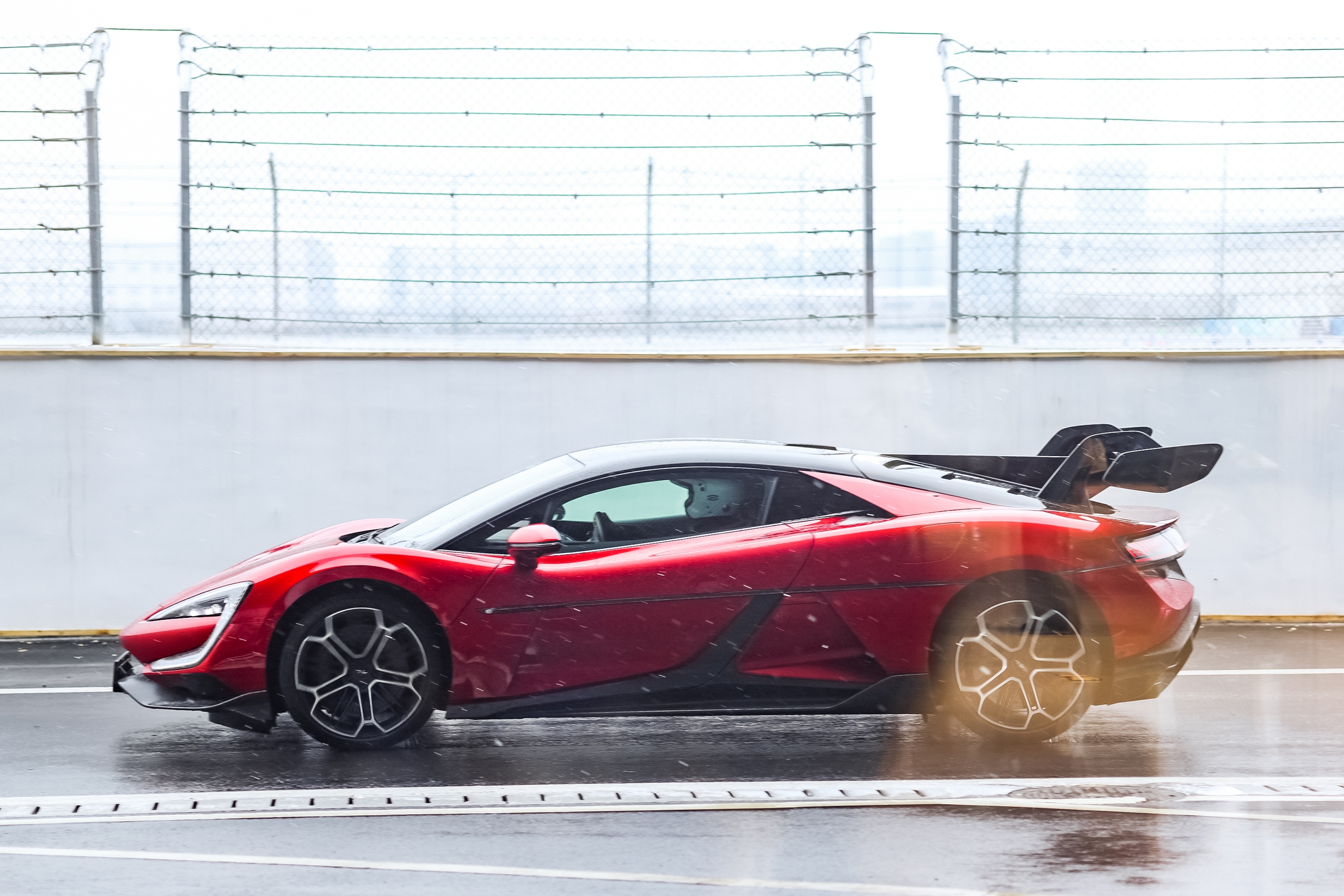 Trường đua BYD: Trải nghiệm tốc độ và công nghệ xe năng lượng mới tại Trịnh Châu - Ảnh 3. Trường đua BYD: Trải nghiệm tốc độ và công nghệ xe năng lượng mới tại Trịnh Châu - Ảnh 3.