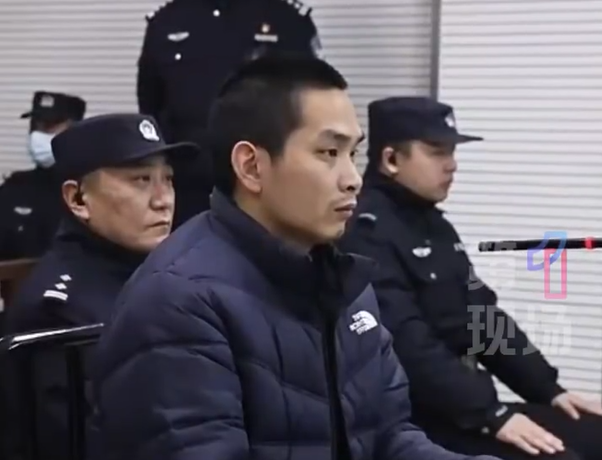 Thôi Lộ Lộ trên phiên tòa ngày 23/12. Ảnh: Henanfayuan