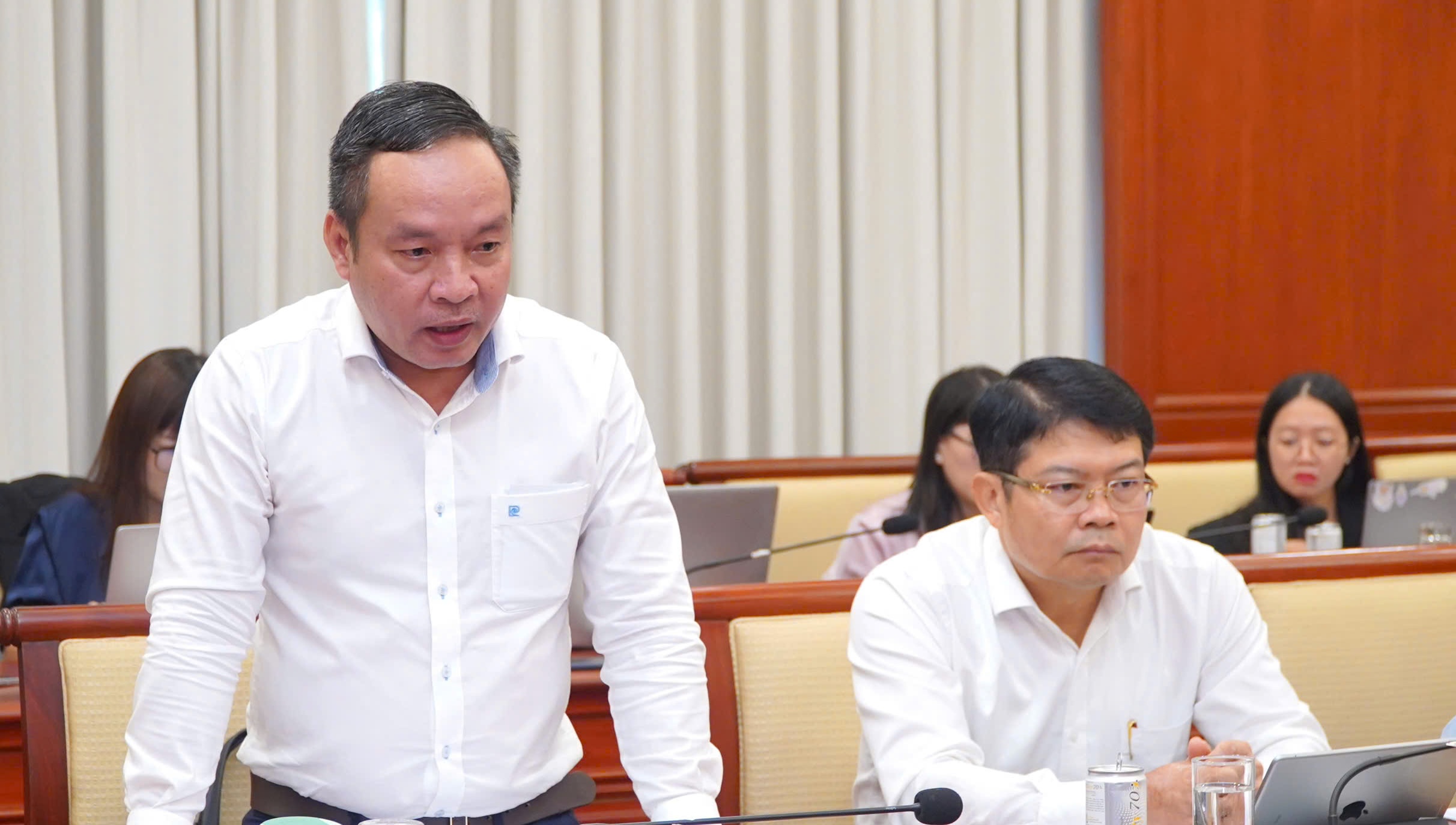 Bí thư Thành ủy TPHCM xúc động trước những việc rất nhỏ vì dân - Ảnh 1.