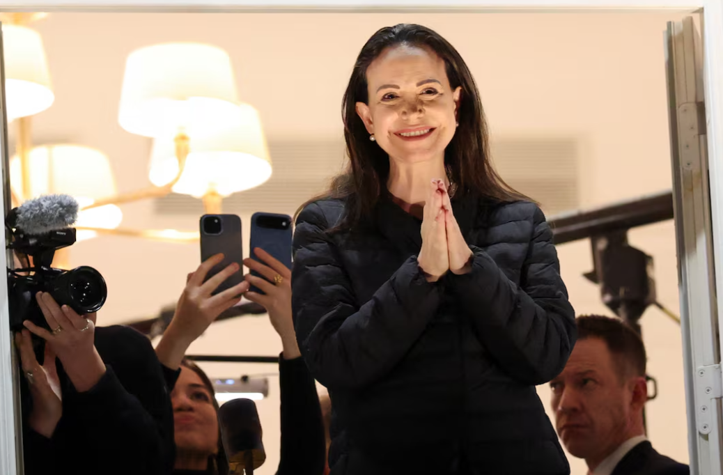 Long trọng lễ trao giải Nobel 2025, chủ nhân Nobel Hòa bình đến Na Uy - Ảnh 3.