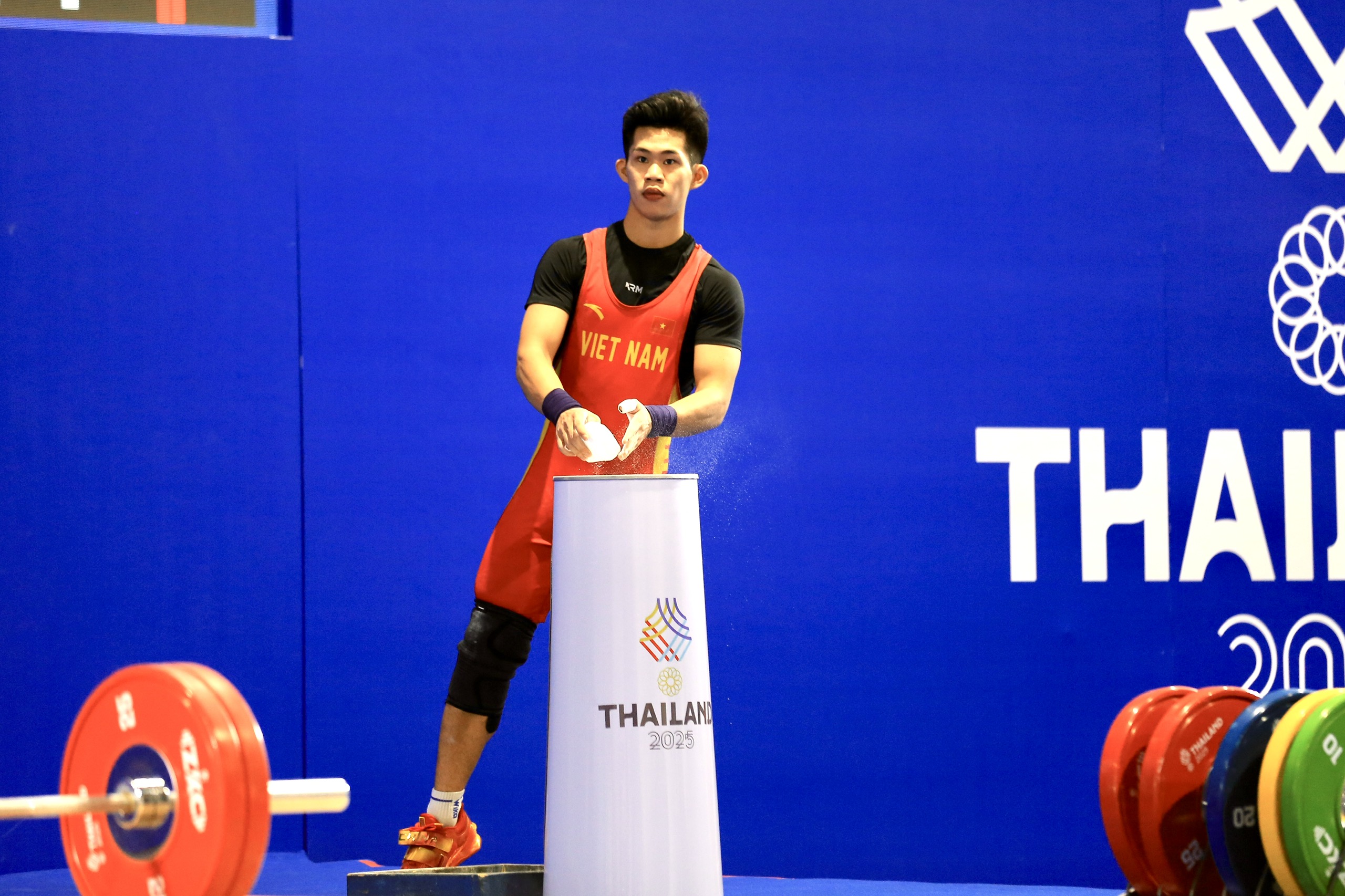 Lực sĩ cử tạ Việt Nam trắng tay vì nôn nóng, không thể bảo vệ thành công HCV SEA Games- Ảnh 1. Lực sĩ cử tạ Việt Nam trắng tay vì nôn nóng, không thể bảo vệ thành công HCV SEA Games- Ảnh 1.