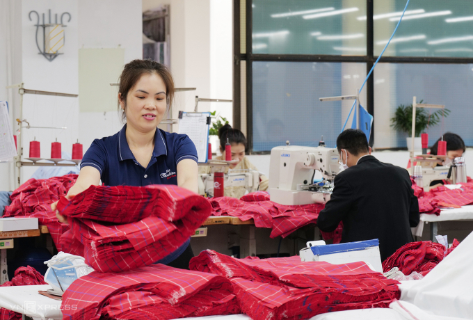 Giờ vào ca của công nhân May 10, Hà Nội. Ảnh: Ngọc Thành