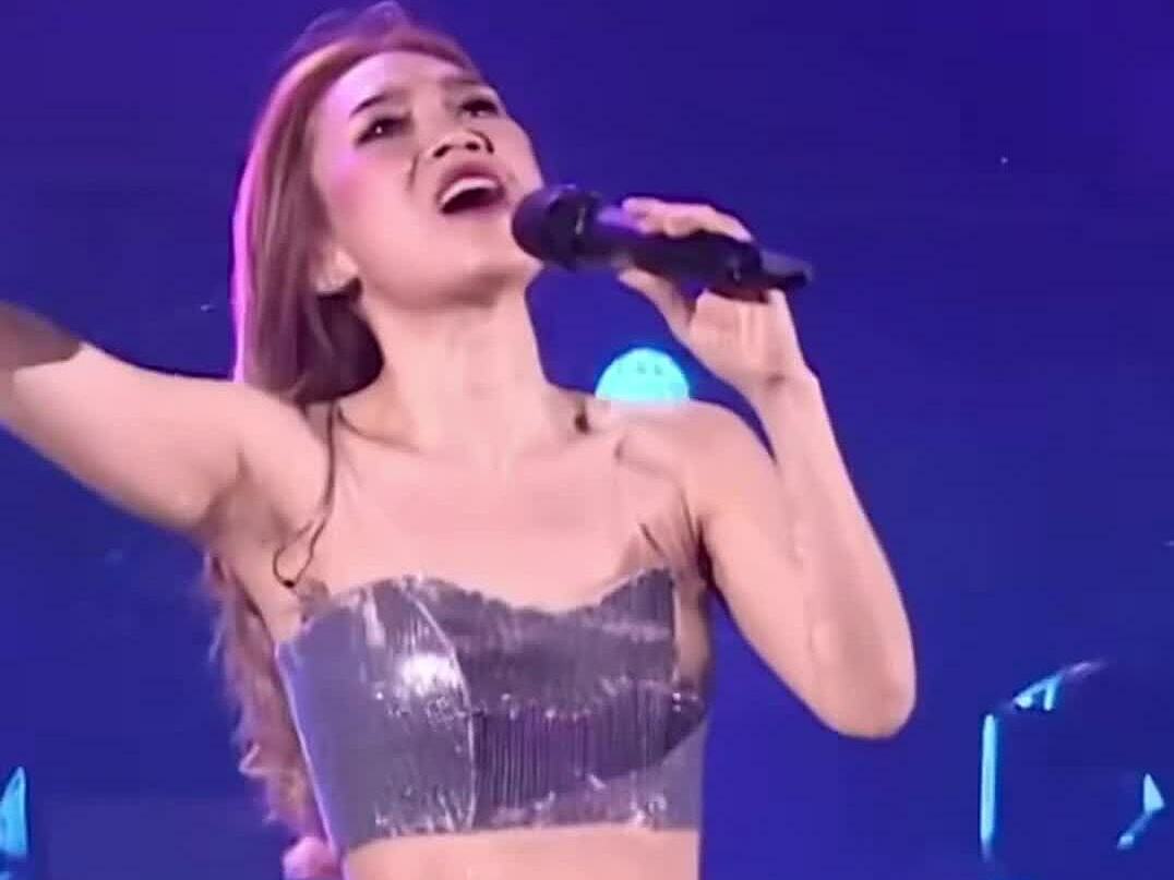 Mỹ Tâm biểu diễn trong concert "See The Light"