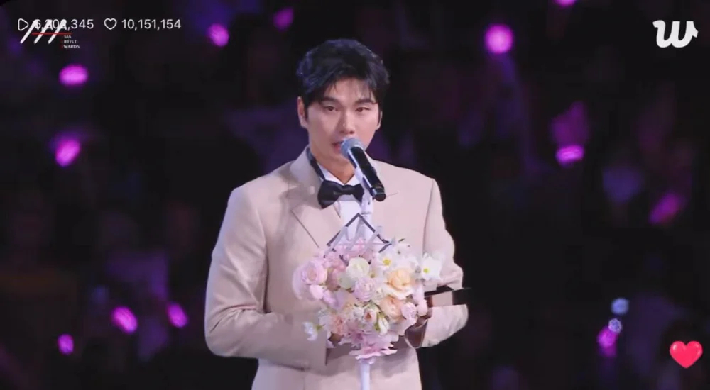 MC quốc dân ăn ở ra sao mà bị thiếu gia showbiz dằn mặt ngay trên sân khấu AAA thế này?- Ảnh 1.