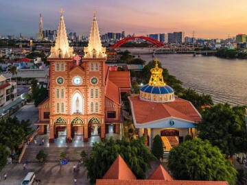 Không chỉ Nhà thờ Đức Bà, TP.HCM còn có 4 địa điểm cực hot dành cho giới trẻ sống ảo dịp Noel